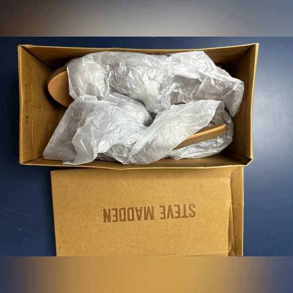 Steve Madden Dolay Sandals Slip on with rhinestone design - Picture 12 of 14